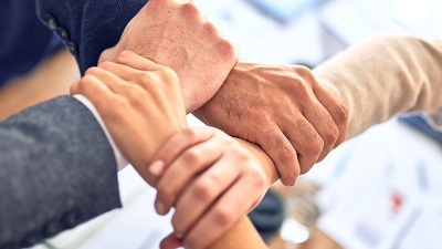 photo of handshake depicting trust and selling with integrity
